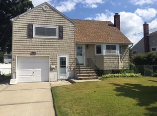 21 Northgate Rd, Massapequa Park, NY 11762