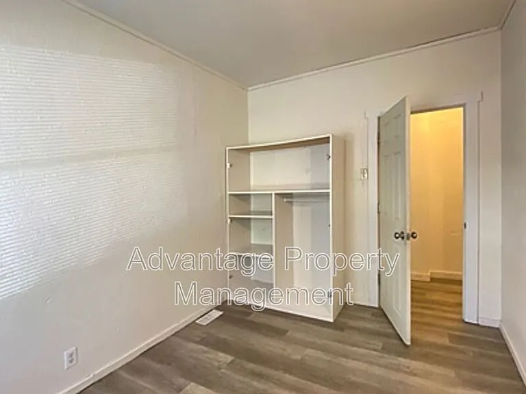 240 NW 9th St #1 — Photo 8