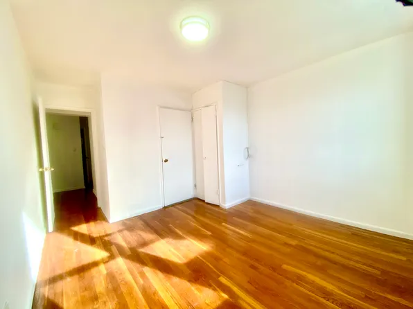 41-25 Kissena Boulevard image 24 of 29