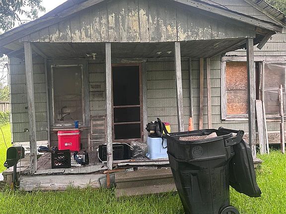 3rd image of 3615 Crandon St
