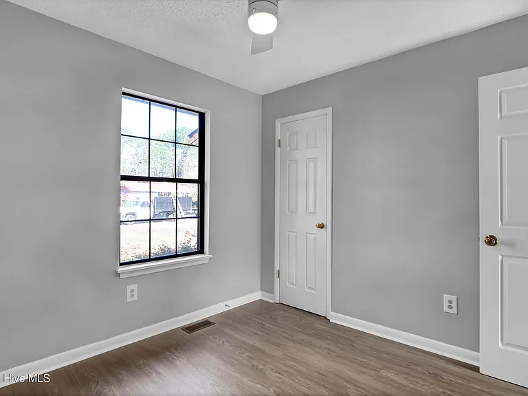 139 Charter Dr — Photo 17