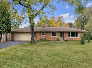 604 W Mequon Rd, Mequon, WI 53092