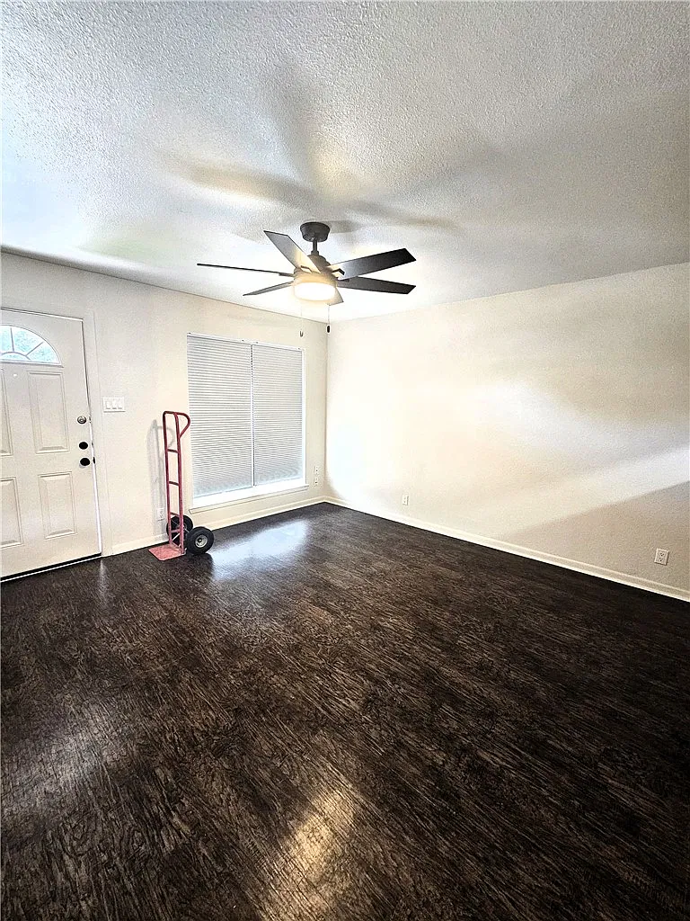 2 bed, 1.5 bath, 1250 sqft, $1,450 — Photo 4