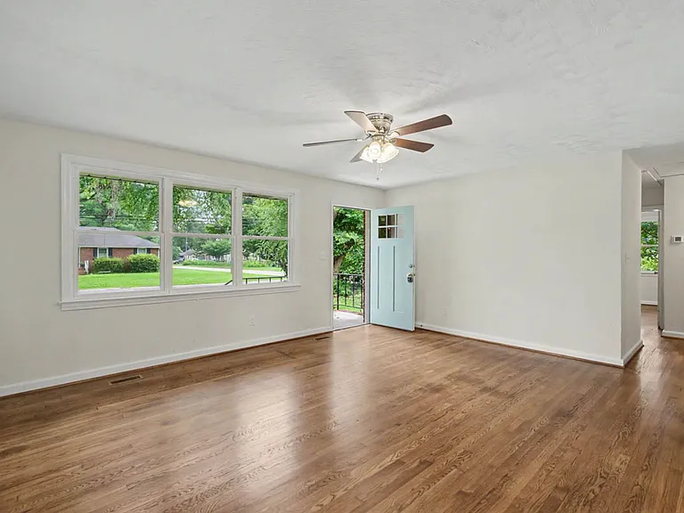 1221 Burlington Rd — Photo 9