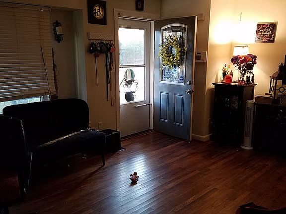 3rd image of 468 Woodford St