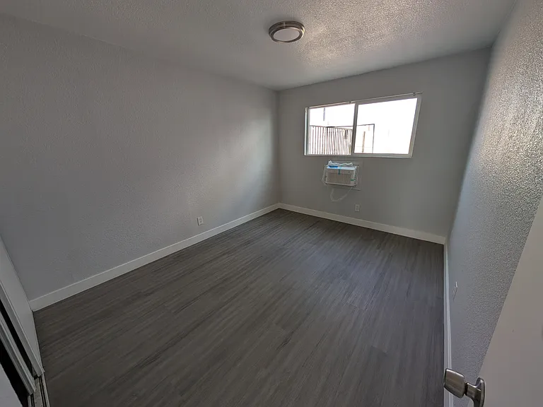 501 N 14th St #4 — Photo 7