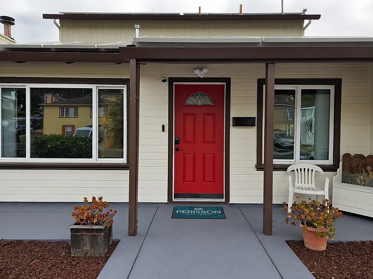 528 Larch Ave — Photo 2