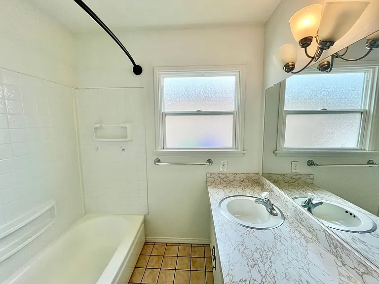 1828 Rowan St — Photo 9