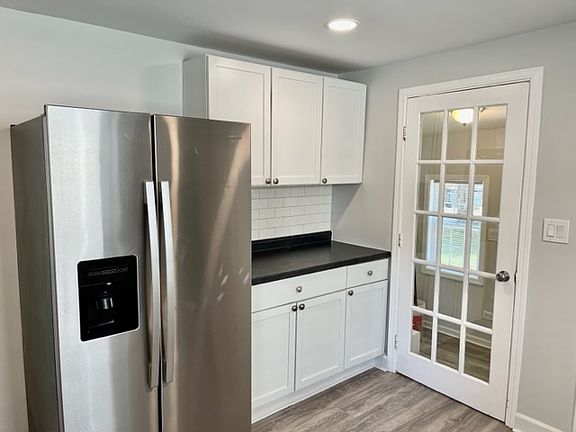 3rd image of 614 N Poplar St