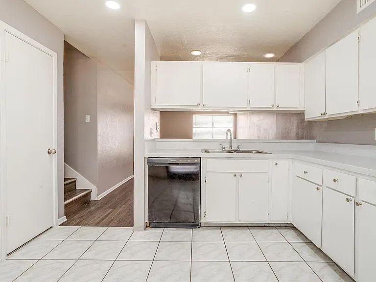 Vista Buena Apartments — Photo 14