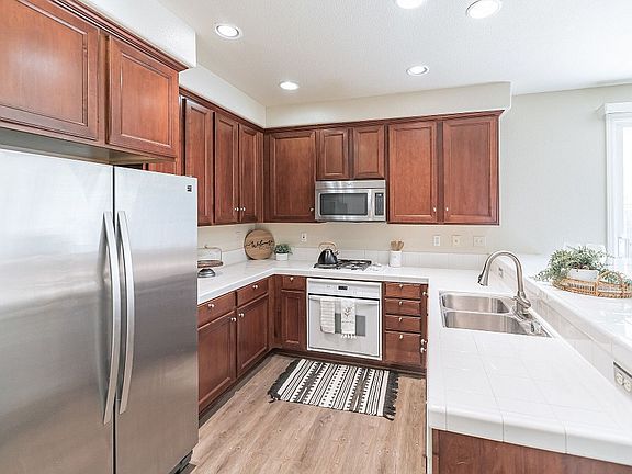 5th image of 10 Enclave Pl