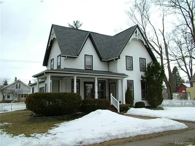 305 N Main St photo 1