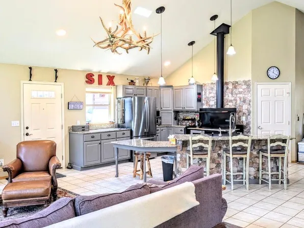 6038 Meadow Creek Rd, Bonners Ferry, ID 83805