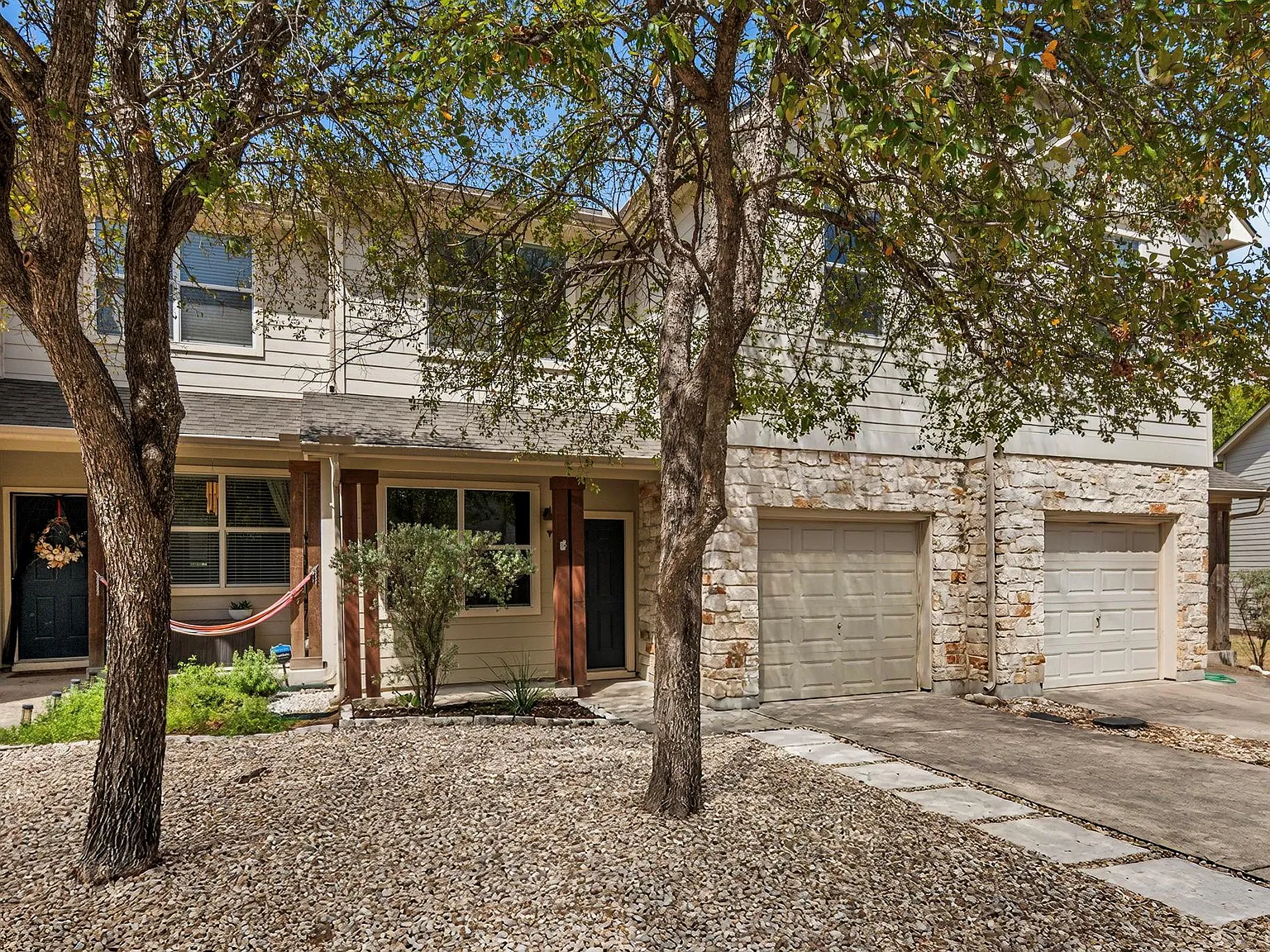 512 Eberhart Ln — Photo 3