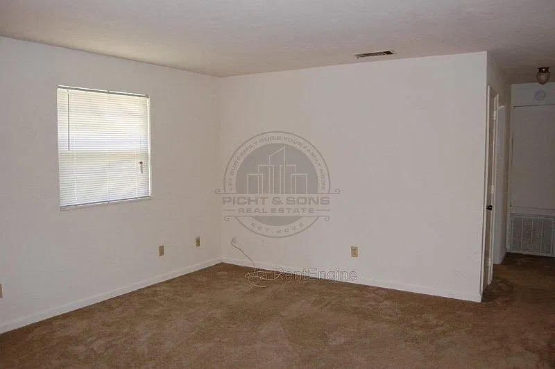 2 bed, 1.0 bath, 786 sqft, $1,075 — Photo 3