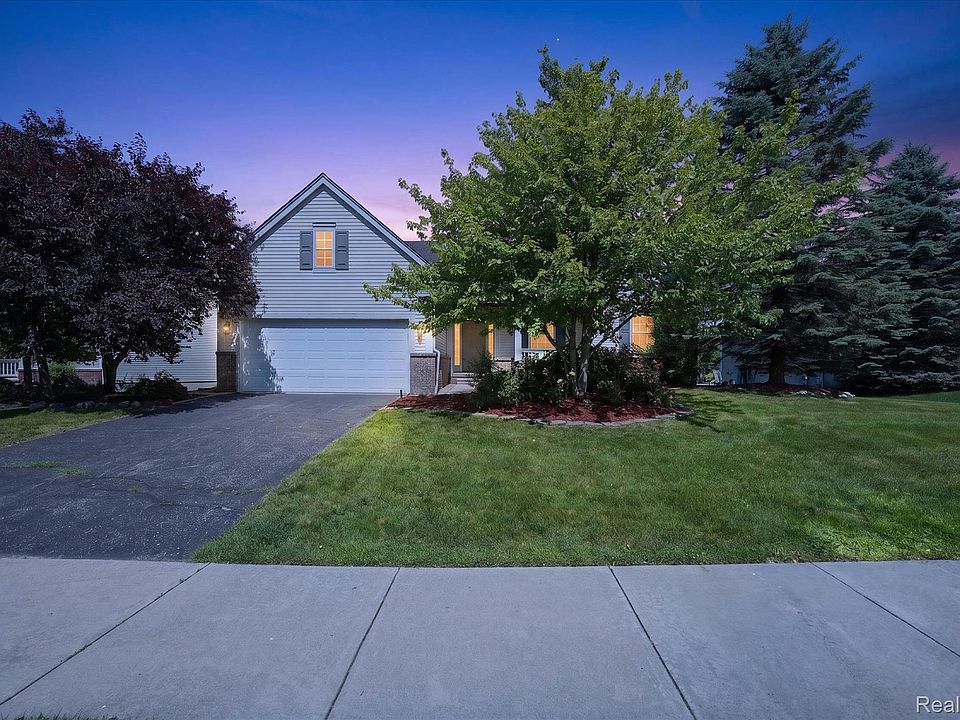 1st image of 860 Island Lake Dr