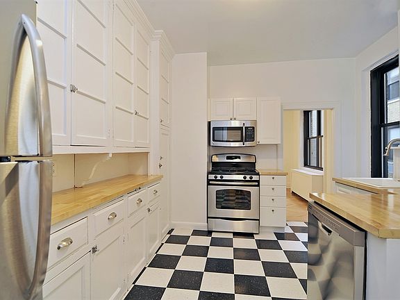 3rd image of 905 W End Ave