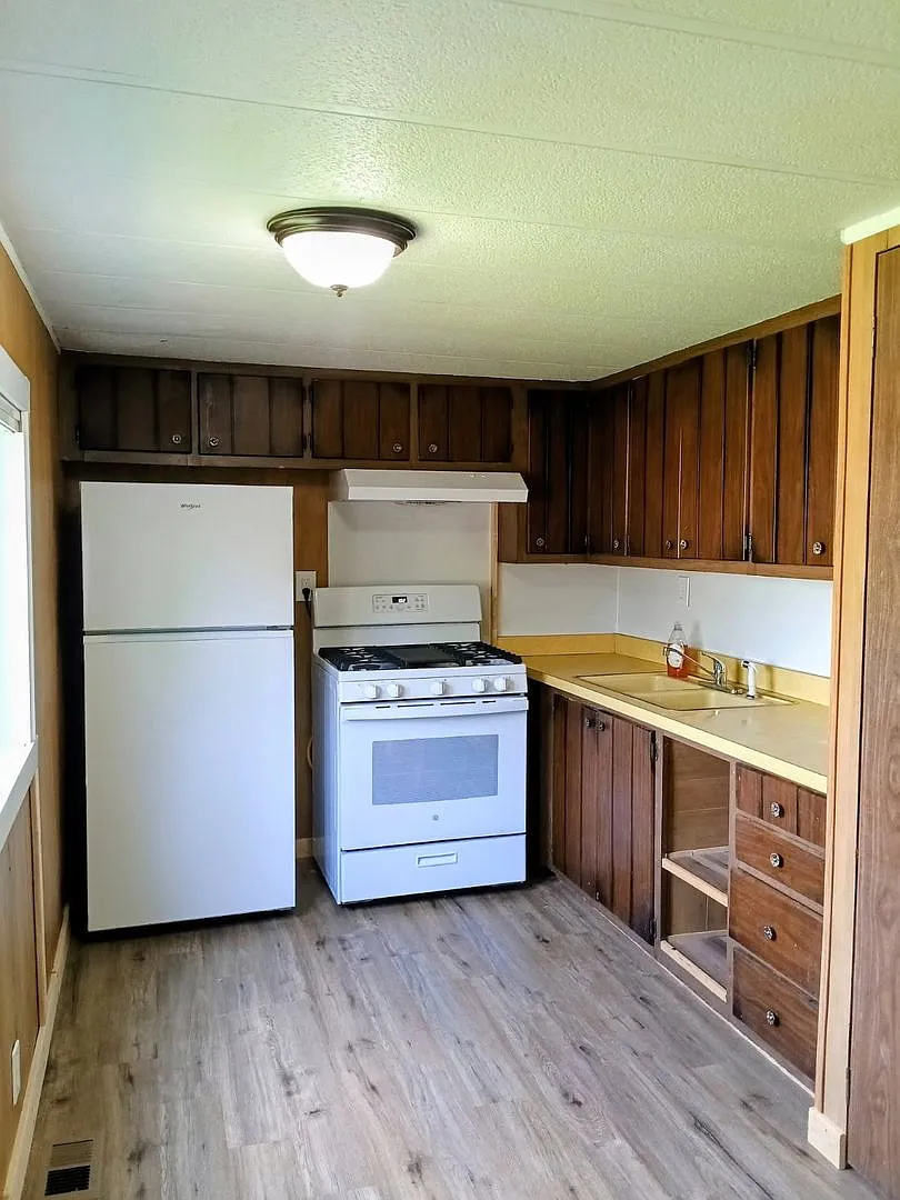 Twin Lakes Mobile Homes — Photo 2