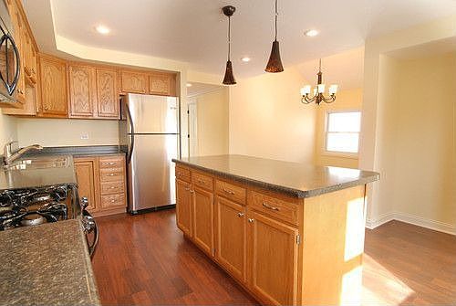 2nd image of 263 E Shorewood Dr