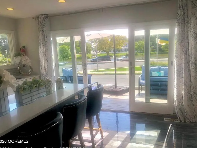 410 Burlington Ave #FRONT — Photo 25