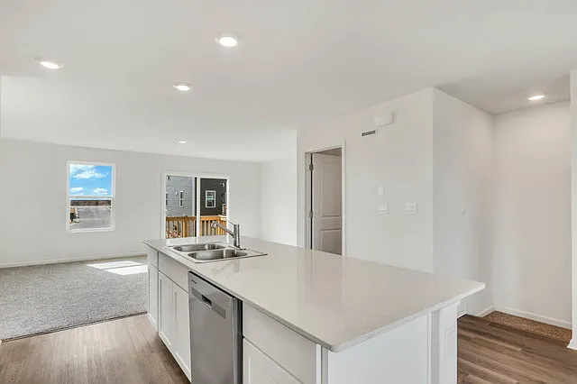 3 bed, 2.5 bath, 1827 sqft, $2,850 — Photo 3