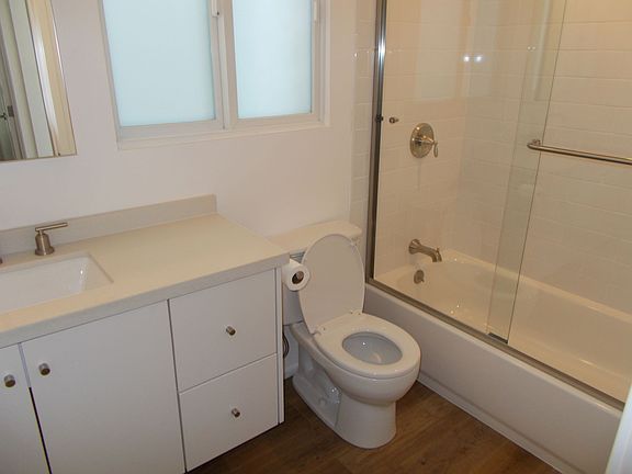 5th image of 925 W Balboa Blvd APT A