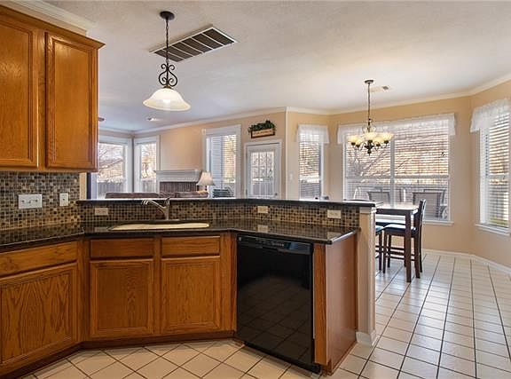 5th image of 411 Thunderbay Dr