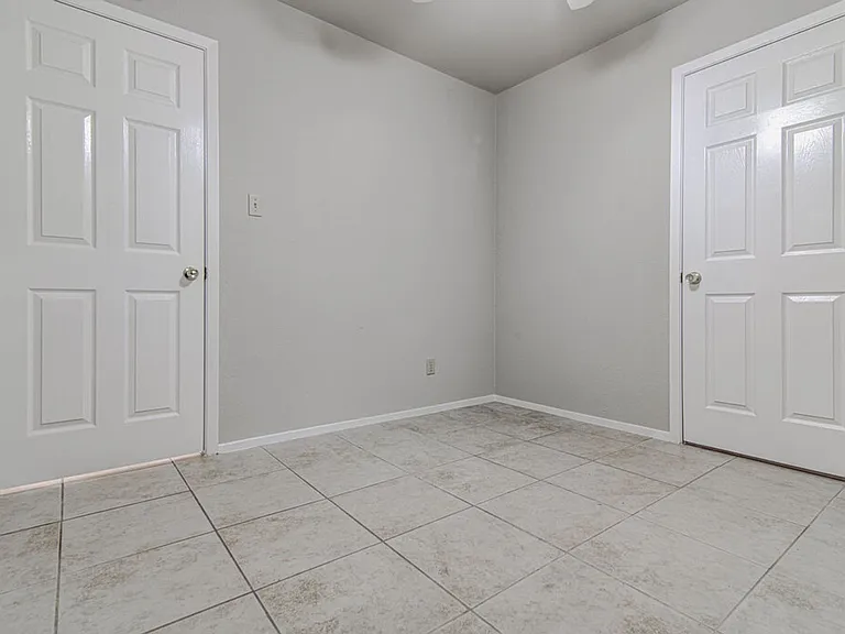 900 Sirocco Dr — Photo 13