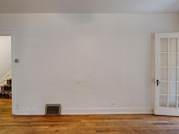 3rd image of 3661 Iris Ave