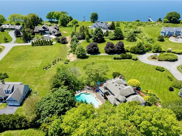 95 Riverscape Ln, Tiverton, RI 02878