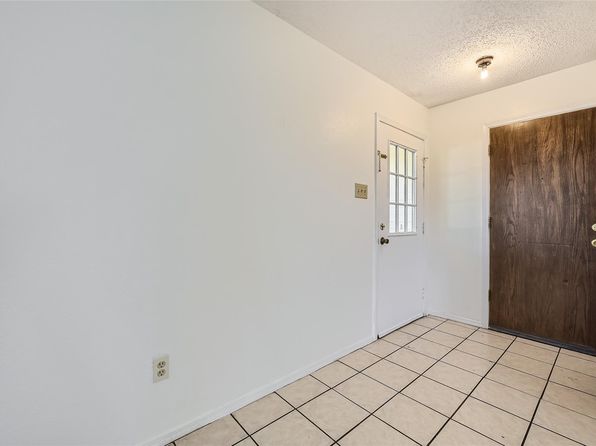 2200 Sequoia Ln