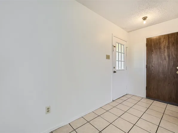 2200 Sequoia Ln, Bedford, TX 76021