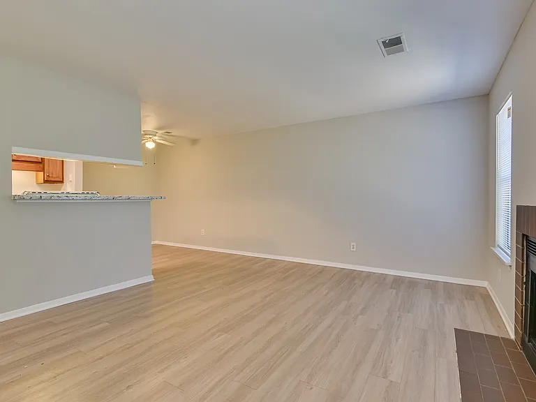Hunters Run Apartments — Photo 23