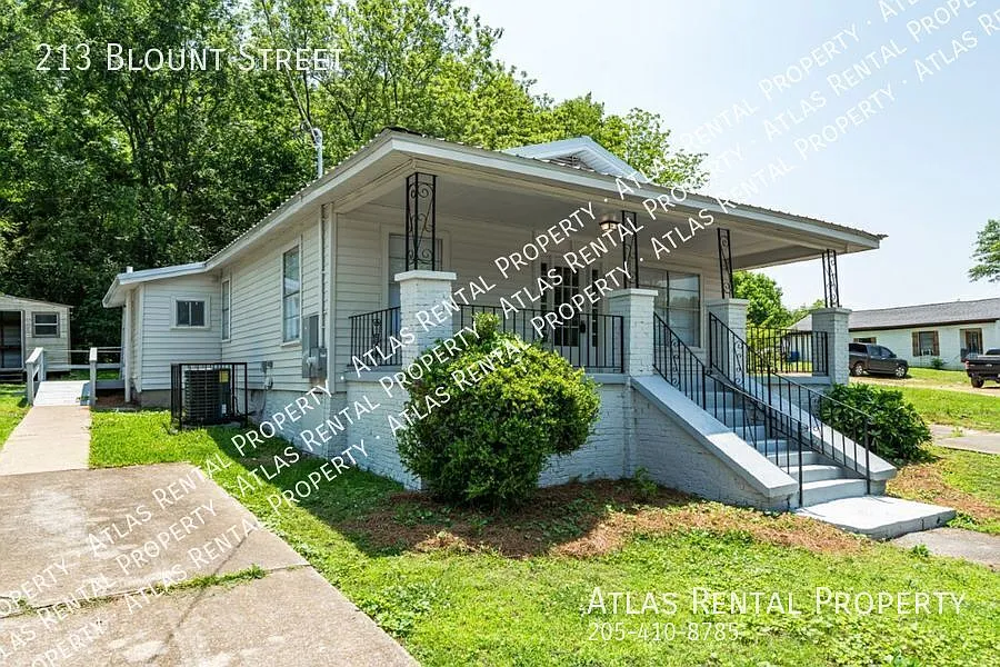 Modern & Spacious! Renovated 3-Bedroom Home Move in Ready! — Photo 3