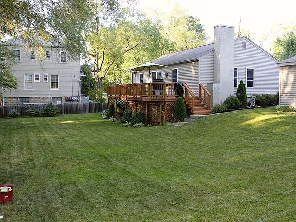 Huge backyard - Back deck