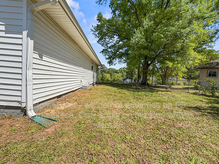 2408 Hart St — Photo 21