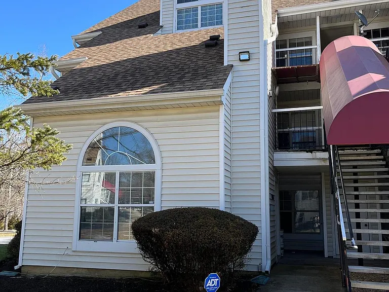 1005 Summerglenn Ct #7-103 — Photo 2