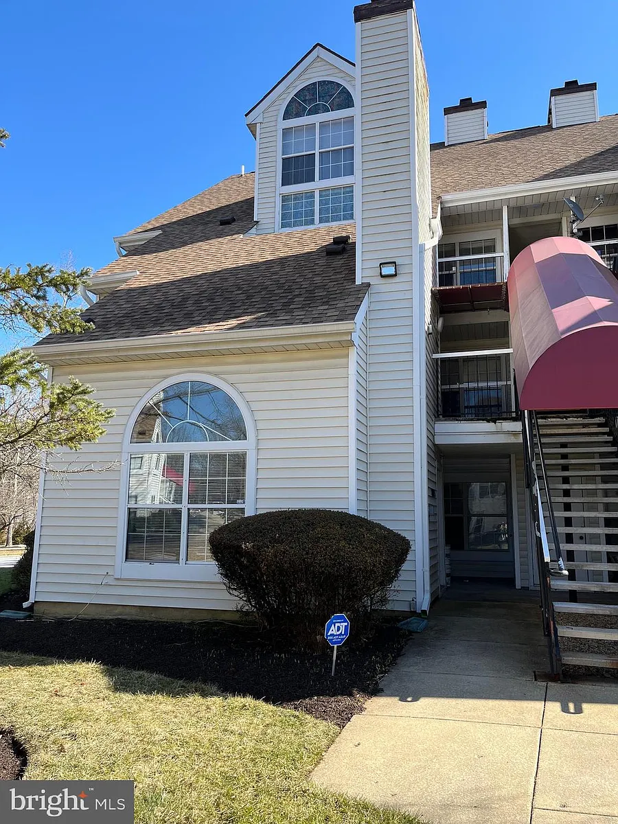Building Photo - 1005 Summerglenn Ct #7-103