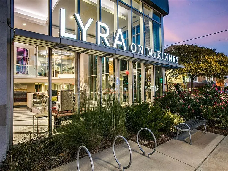 Lyra on McKinney — Photo 23