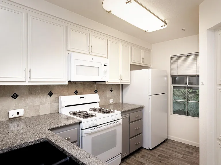 220 Caldecott Ln #201 — Photo 7