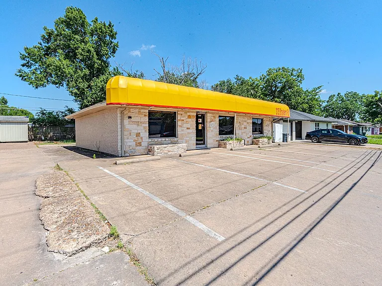 2125 Strawberry Rd — Photo 1