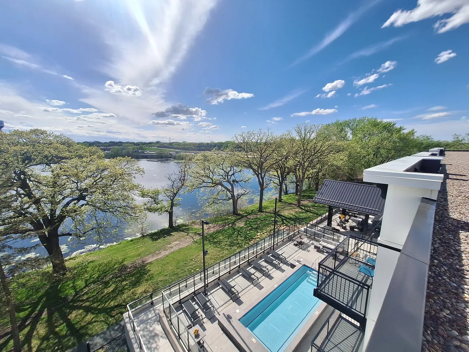 The Reeve Lakeside — Photo 1