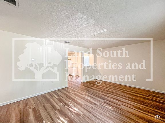 4th image of 124 Rosalynn Cir