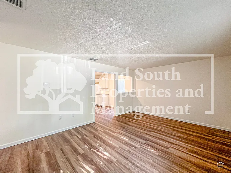 124 Rosalynn Cir — Photo 4