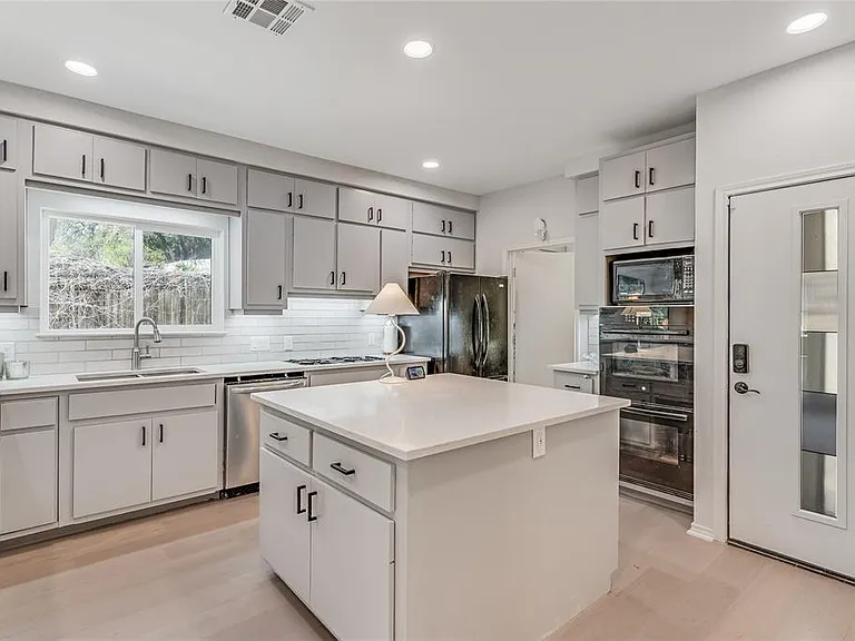 5606 Sedgefield Dr — Photo 5