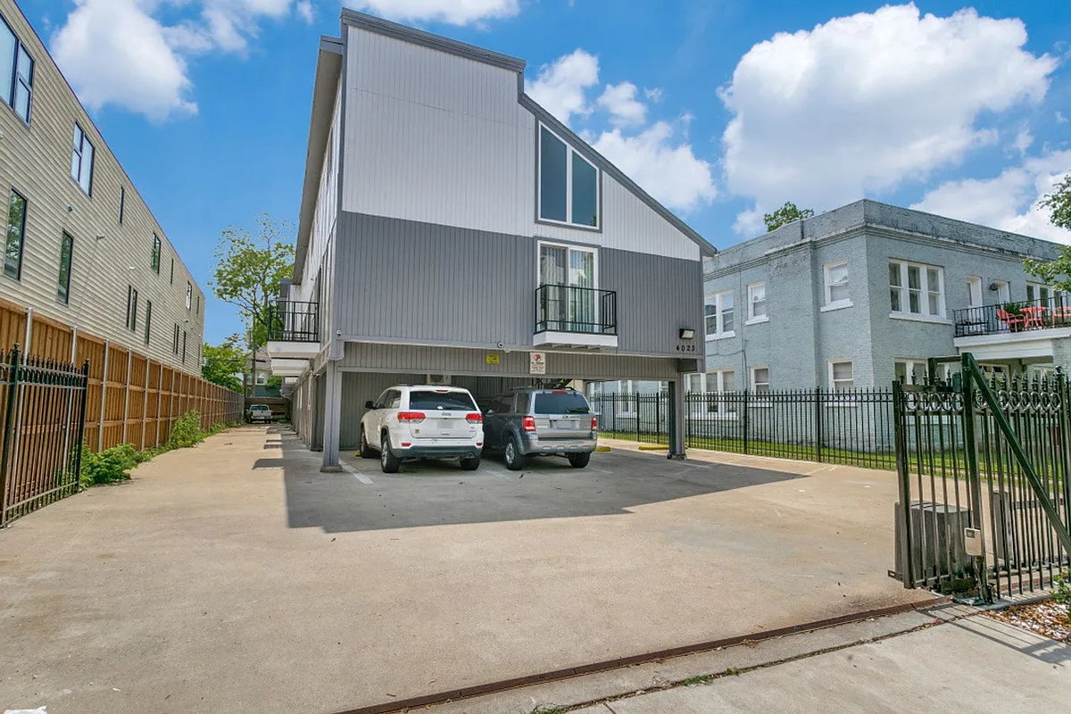 Building Photo - 4023 N Hall St #206