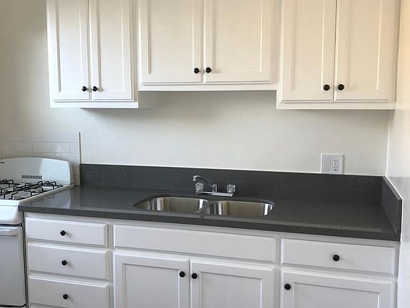3rd image of 2890 Leeward Ave APT 211