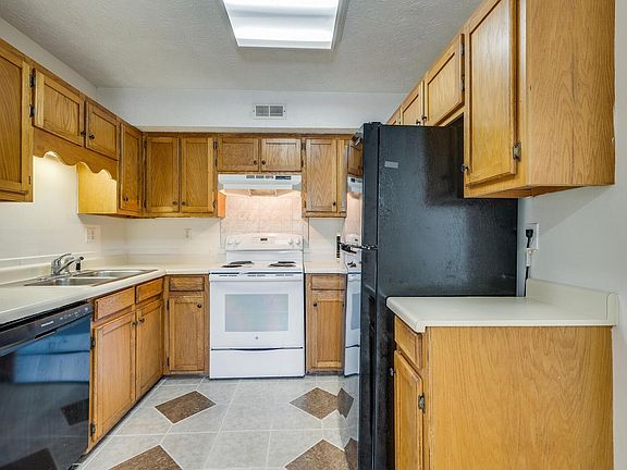 3rd image of 1800 Seminole Dr APT 19