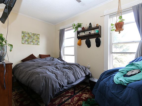 5th image of 2426 26th Ave S #1