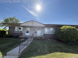 25323 Franklin Ter, South Lyon, MI 48178